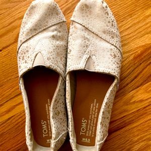 TOMS size 6.5 gold and ivory flats